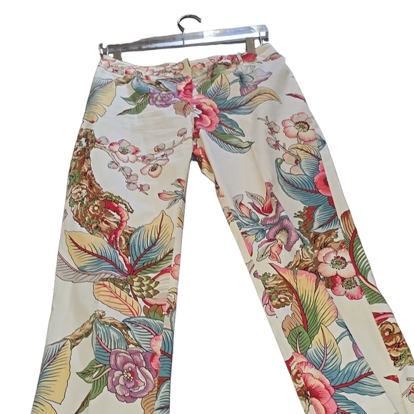 Cache Floral Ankle Pants with Multicolor Design - Picture 3 of 6